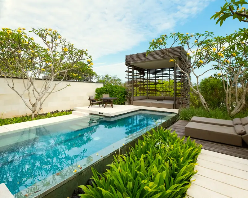 Overhead view of an infinity pool above the ocean at Alila Villas Uluwatu