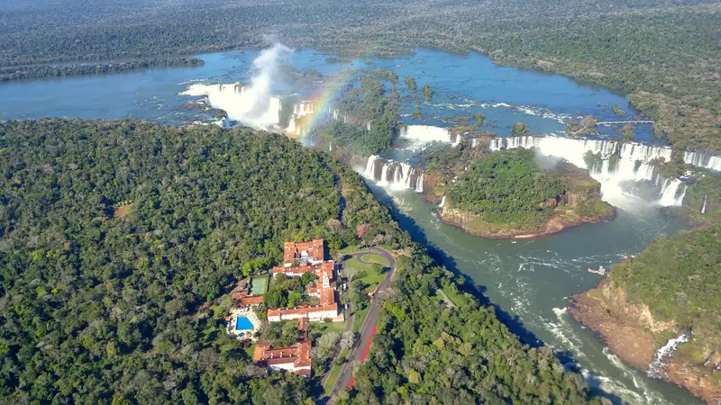 The pink colonial-style Belmond Hotel das Cataratas beside Iguaçu Falls